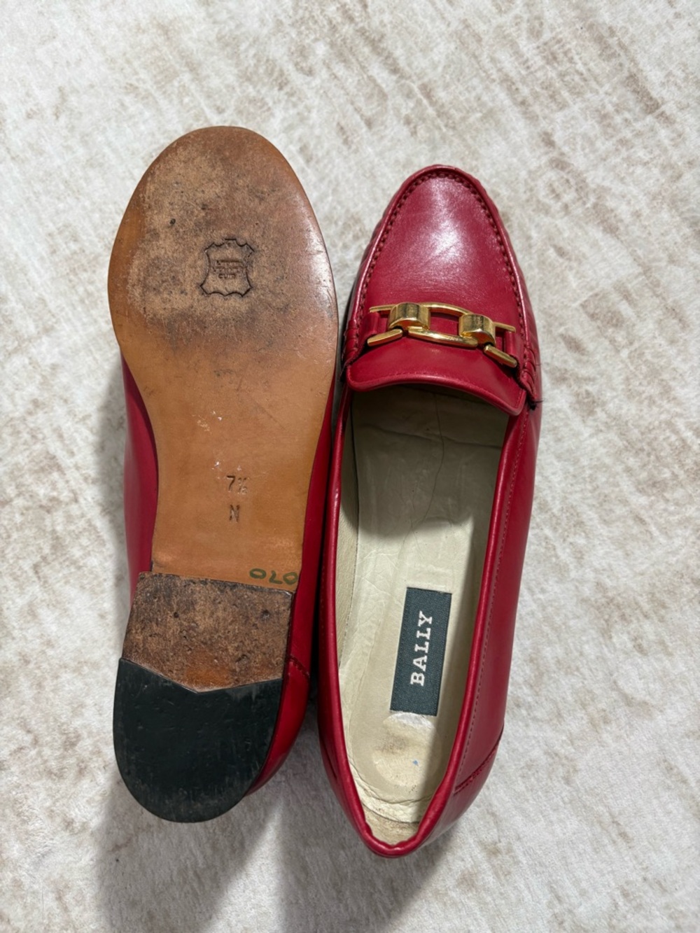 Bally Imogene Red Leather Loafers 7.5N Made In Italy Gold Bit Classic Luxury - Picture 3 of 12